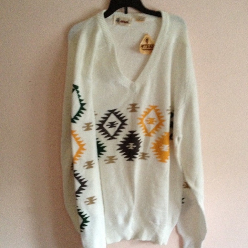 Antigua men's white tribal print V-Neck sweater